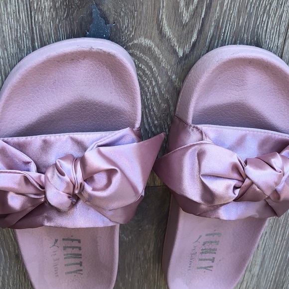 Pink Rihanna Fenty puma satin bow slides - Picture 5 of 8